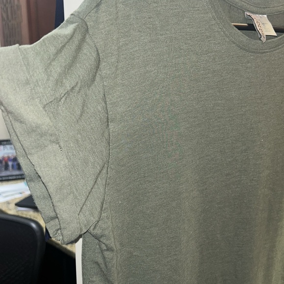 Green t shirt - Picture 3 of 4